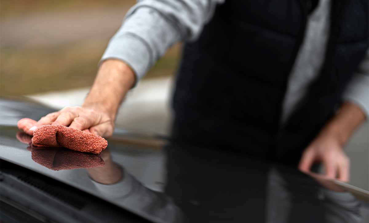 car detailing man holding the microfiber cloth