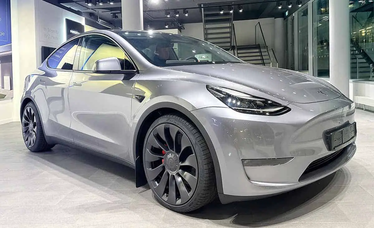 tesla model y with uberturbine wheels