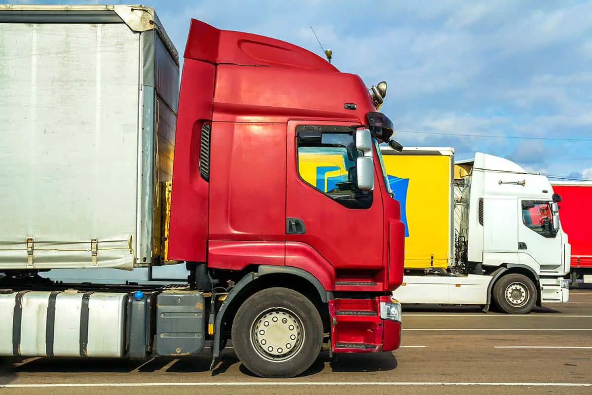 colorful-modern-big-semi-trucks-and-trailers