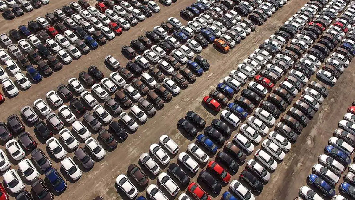 storage-parking-with-new-cars