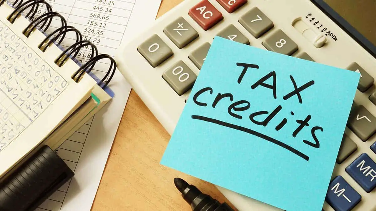 tax-credits-calculator-notepad