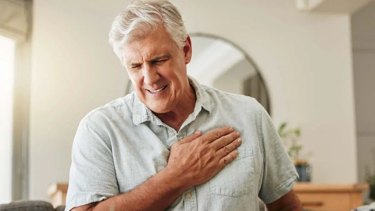 senior-man-heart-attack-and-stroke-at-home-for-em
