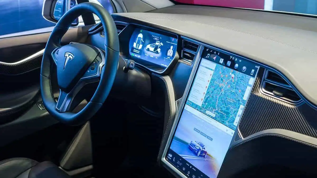 Tesla-Car-Interior-Dashboard-Touchscreen