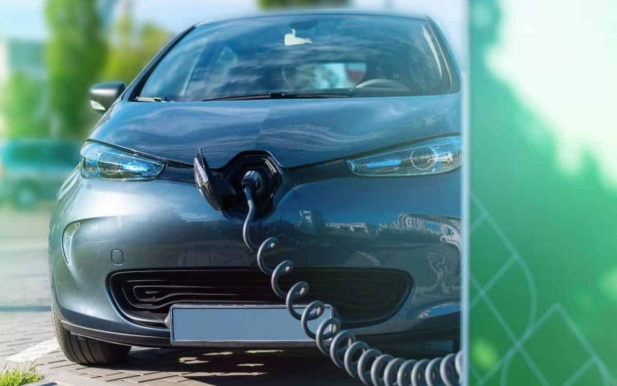 renault electric car charging at charging station